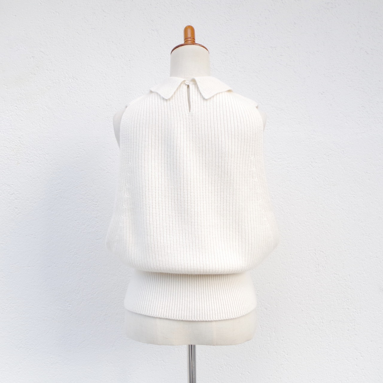 MAISON CARRÉE CASHMERE VEST "IVORY"