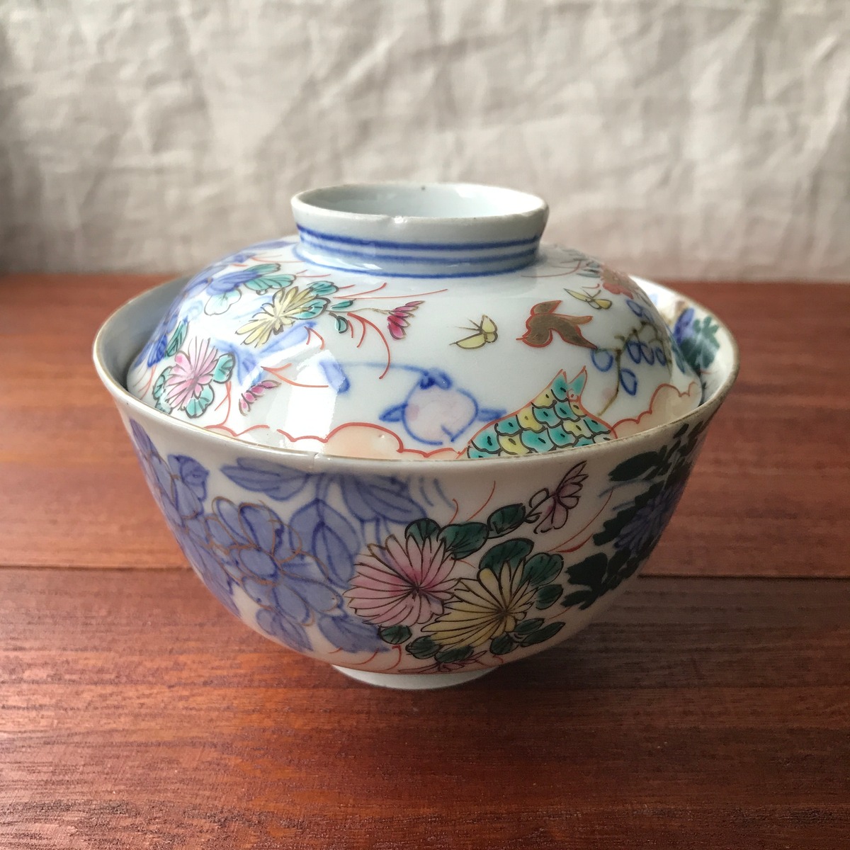 訳あり】可憐な花々の金彩茶わん (欠け、窯傷) | むかしのうつわ 迦史庵