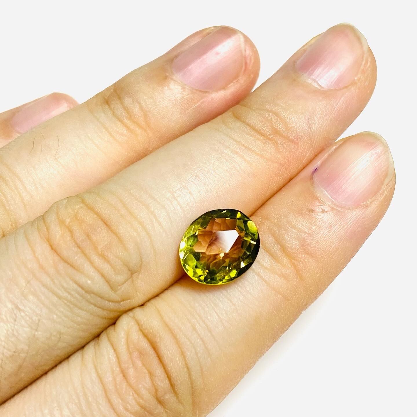 色の広がり、カットの個性的なスイカトルマリン