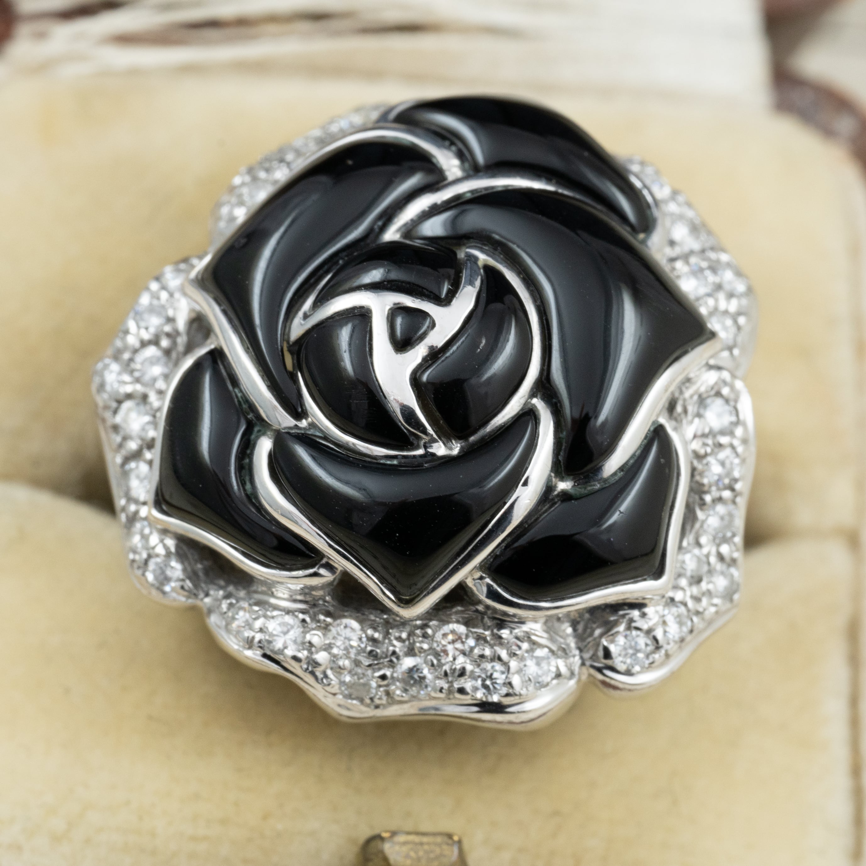 【日本の作品】K18 オニキス ダイヤモンド 薔薇 バラ フラワー 花 大振り デザイン リング 〜クールなお花を手元に〜 MOR00615  K18 オニキス  D0.45