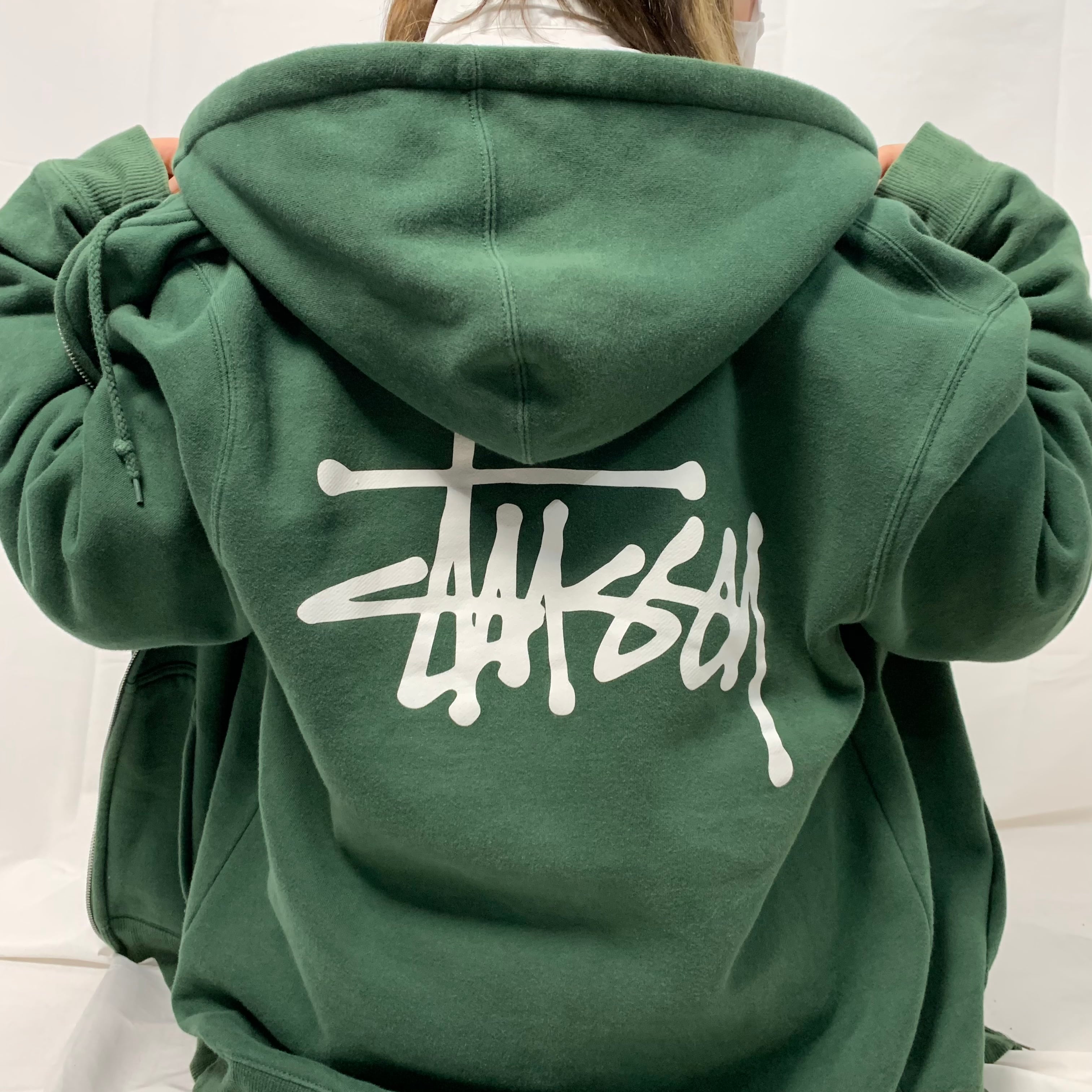 人気！入手困難ストックロゴ【stussy】スウェットフルジップパーカー　グリーン | 古着Monster.com powered by BASE