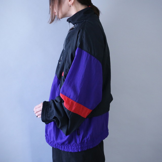 "PUMA" good coloring and gimmick design over silhouette nylon blouson