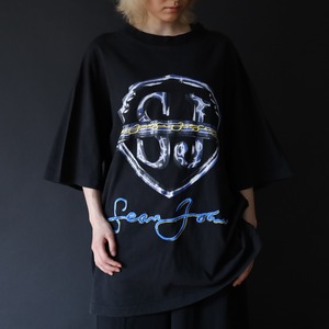 " Sean John " over silhouette print design Tee