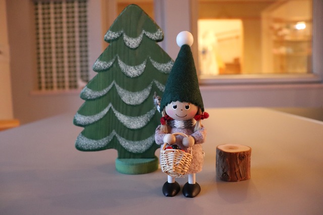 ベリー摘みの女の子/Nordic Forest