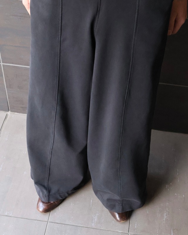 buggy silhouette sweatpants