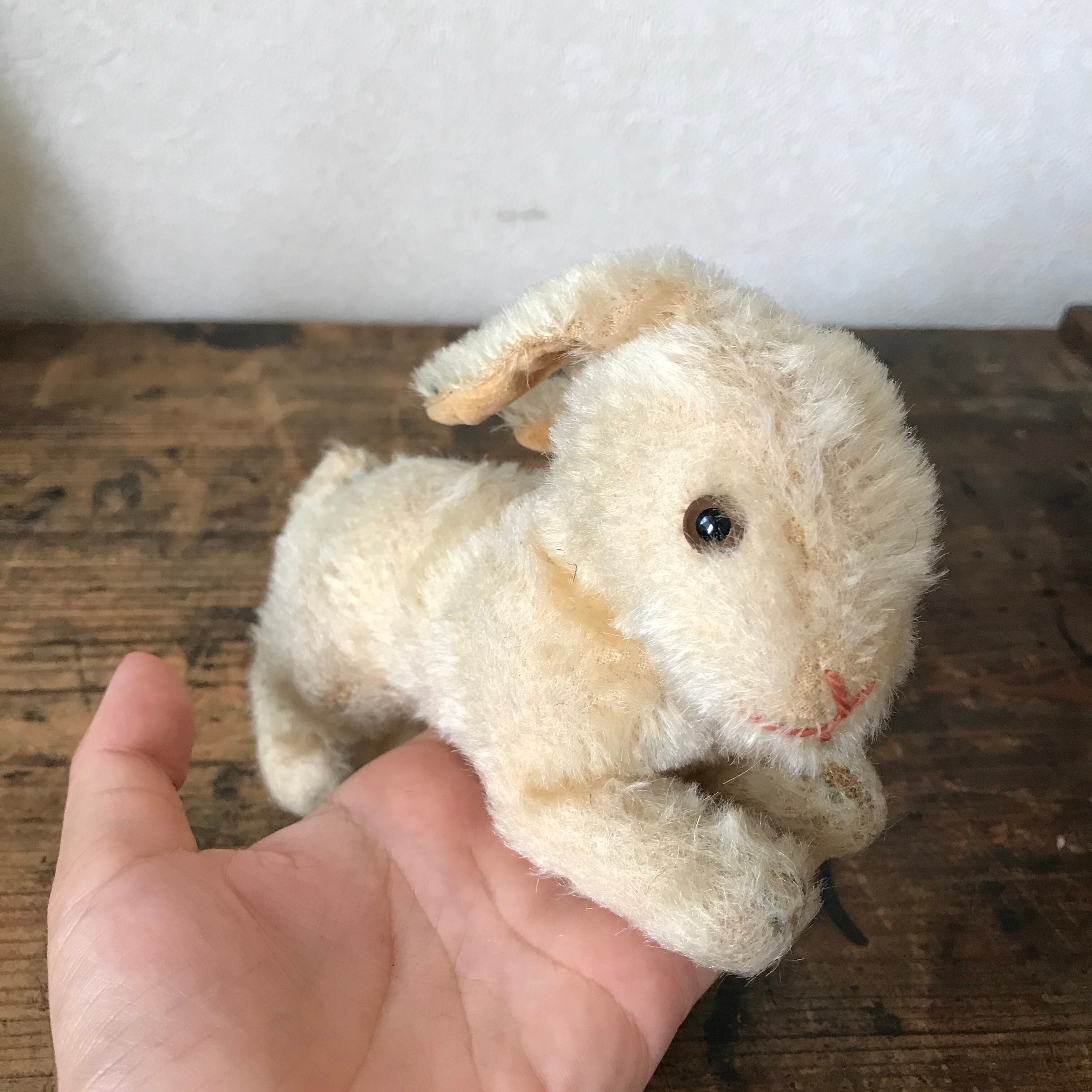 ぴょんと飛ぶウサギ