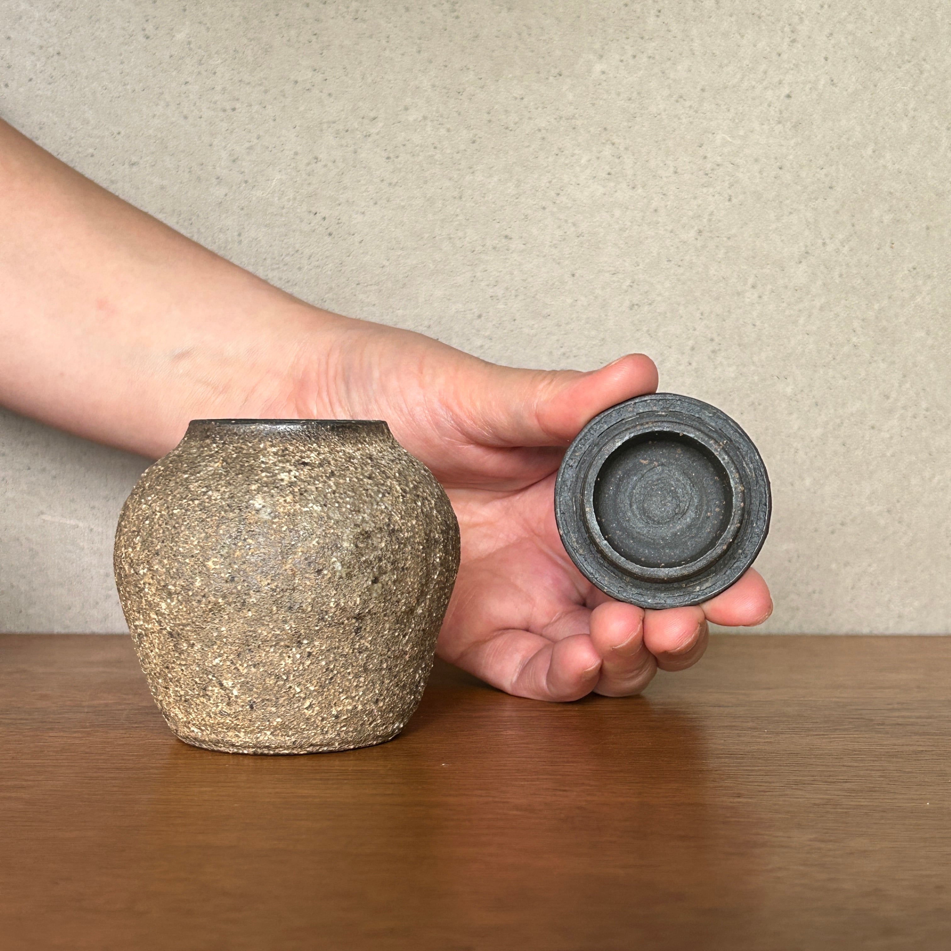 村上躍　白灰化粧器 村上躍 白灰化粧鉢 - queen and the chair