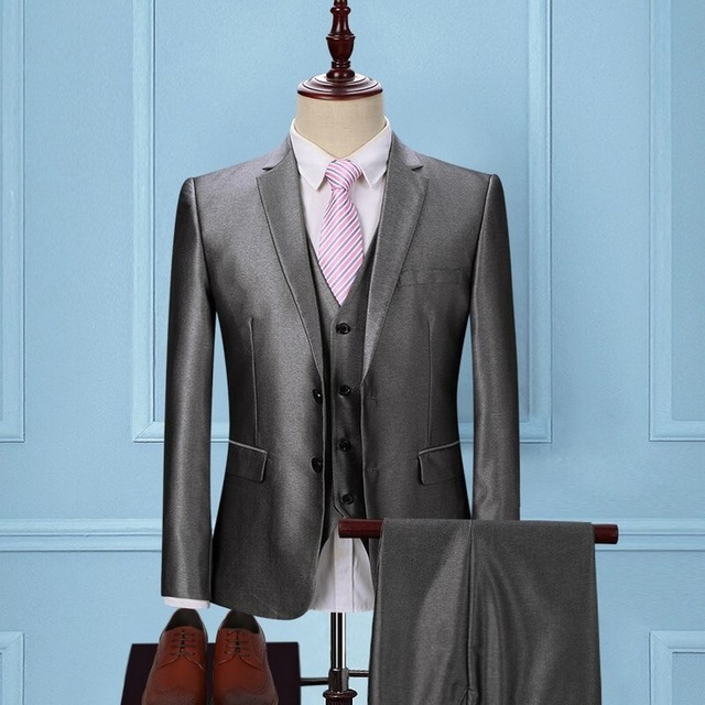 スリムスリーピーススーツ