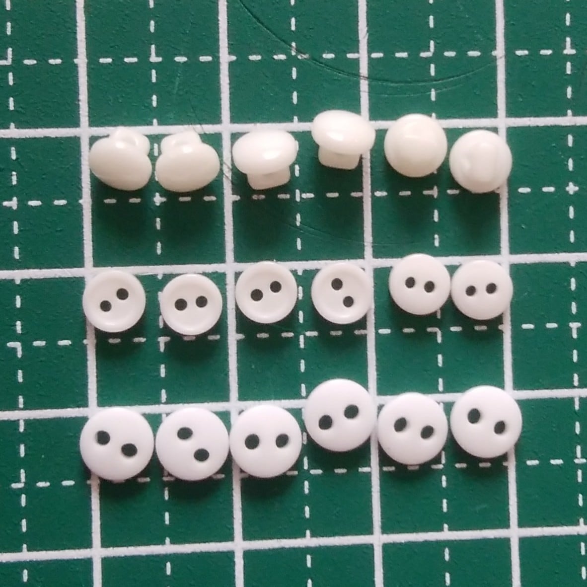 5mm ドール用ボタン 2つ穴 オフホワイト 6ケ | J-Grace（実店舗