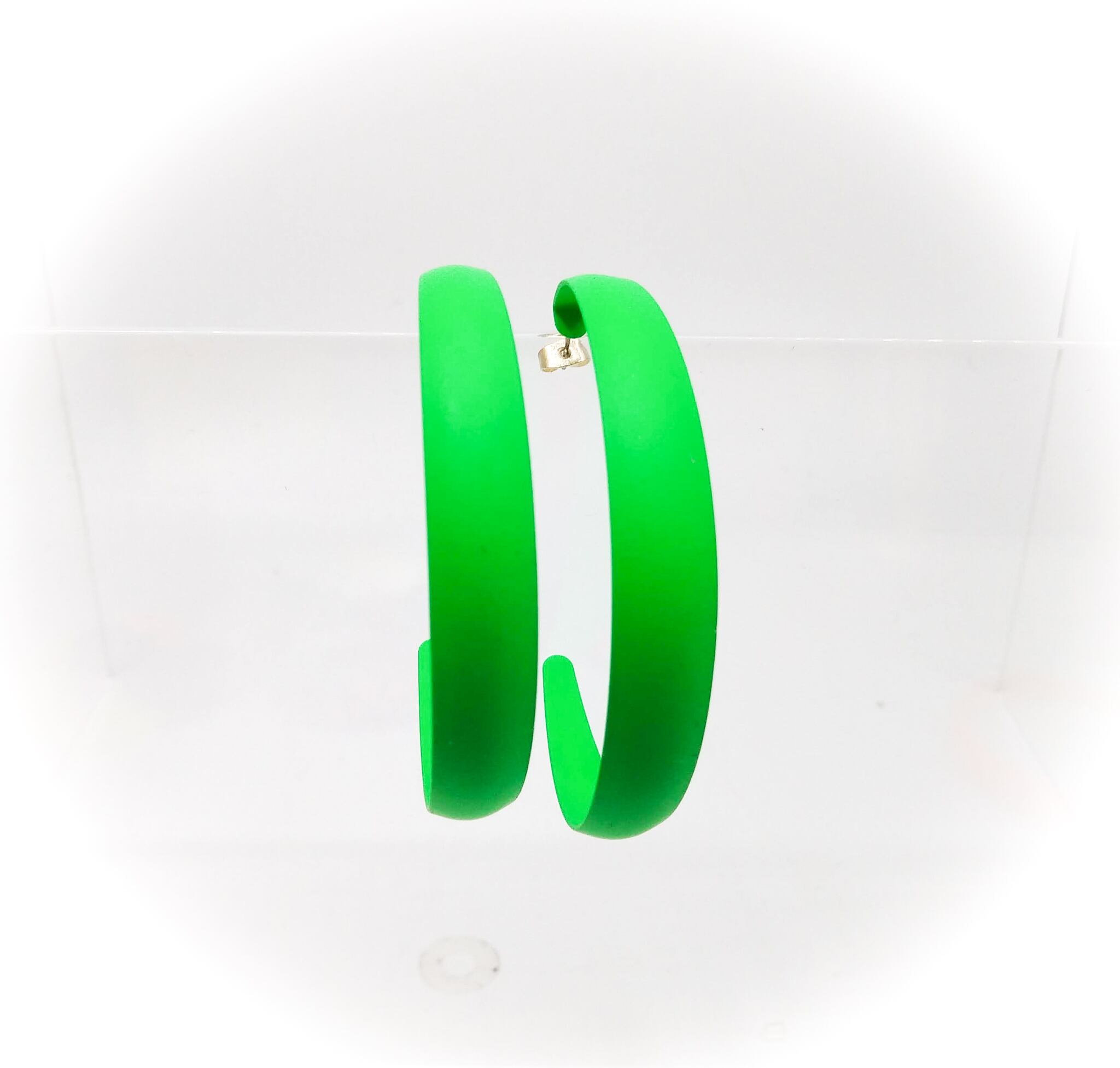 幅広フープピアス ネオングリーン ネオンカラー 蛍光 イベント ダンス 発表会 派手 カラフル 個性派 アクセサリー 明るい ハッピー 原宿系