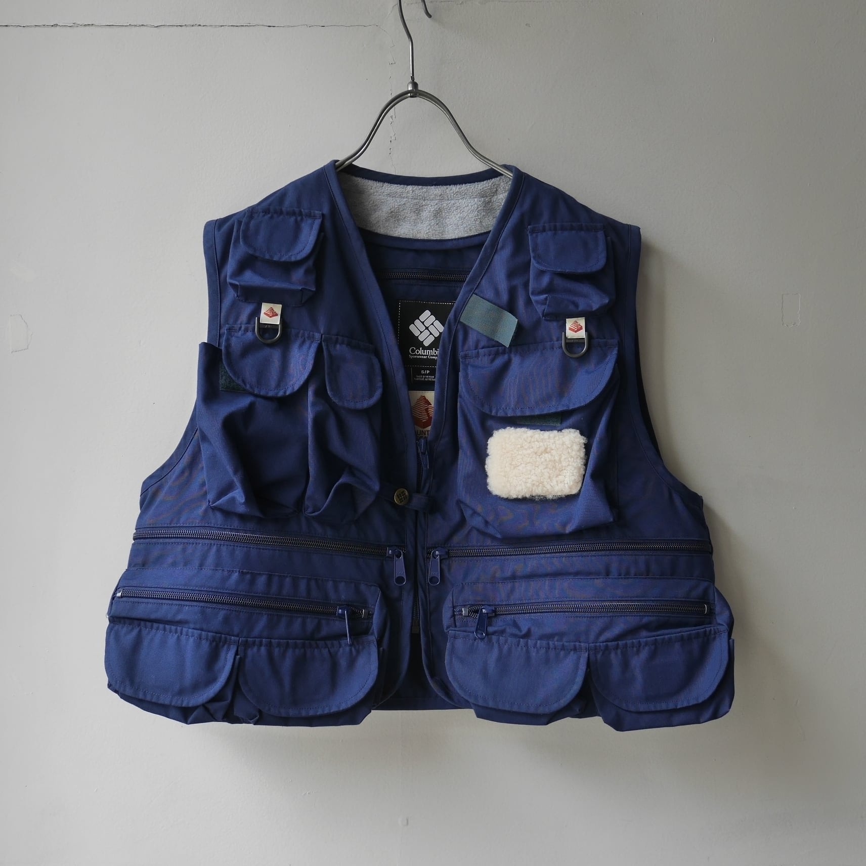 MOUNTAIN RESEARCH×COLUMBIA BLACK LABEL CARBONATE BROOK™ VEST MOUNTAIN RESEARCH×COLUMBIA BLACK LABEL CARBONATE BROOK™ VEST