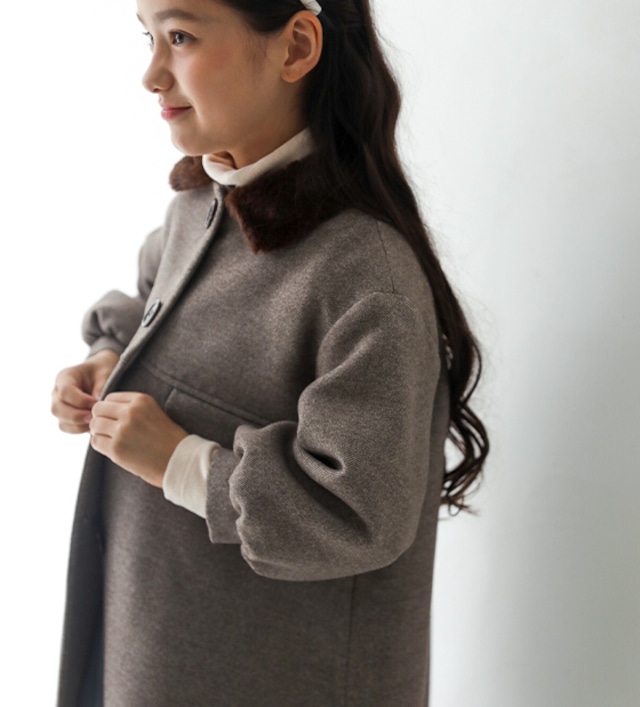 ポケット切替ファー襟付コート〈Gray beige〉