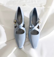 スクエアクロスストラップパンプス