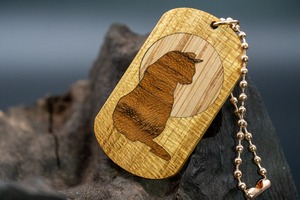 【黄金の木】御蔵島 金桑 ドッグタグ 象嵌 横を向く上品な猫