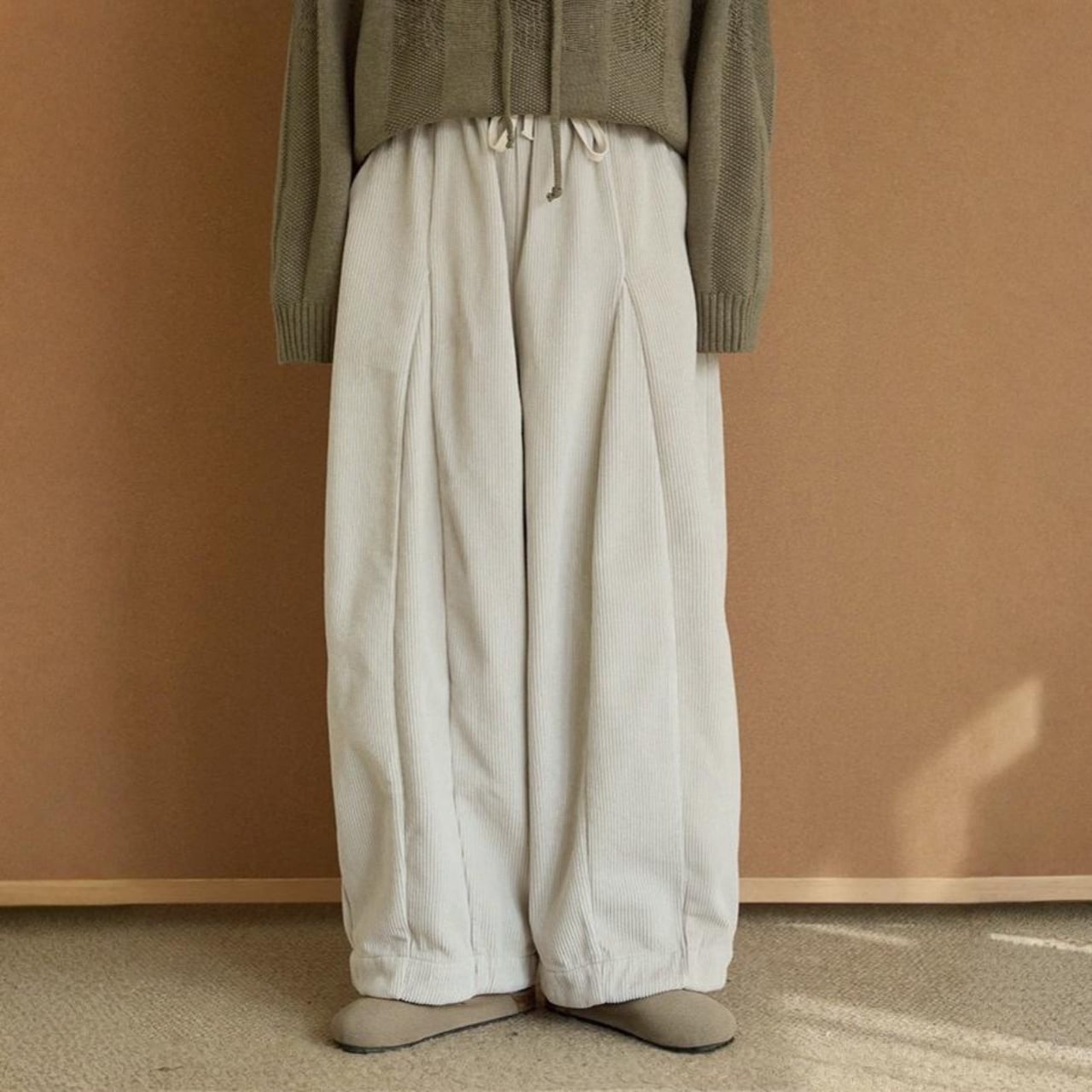 ダブルタックコーデュロイワイドパンツ A01942