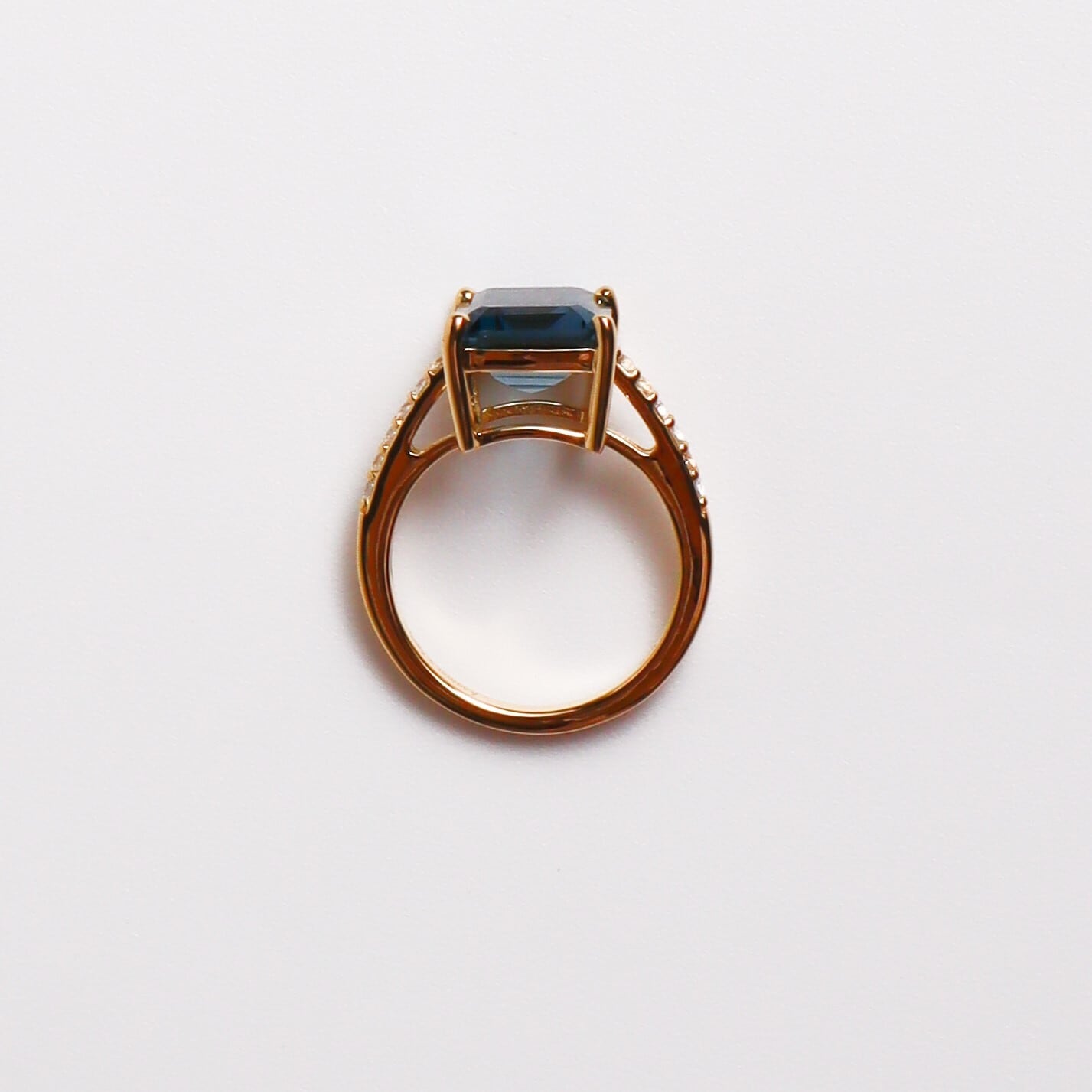 ロンドンブルートパーズ オクタゴン パヴェセッティングリング