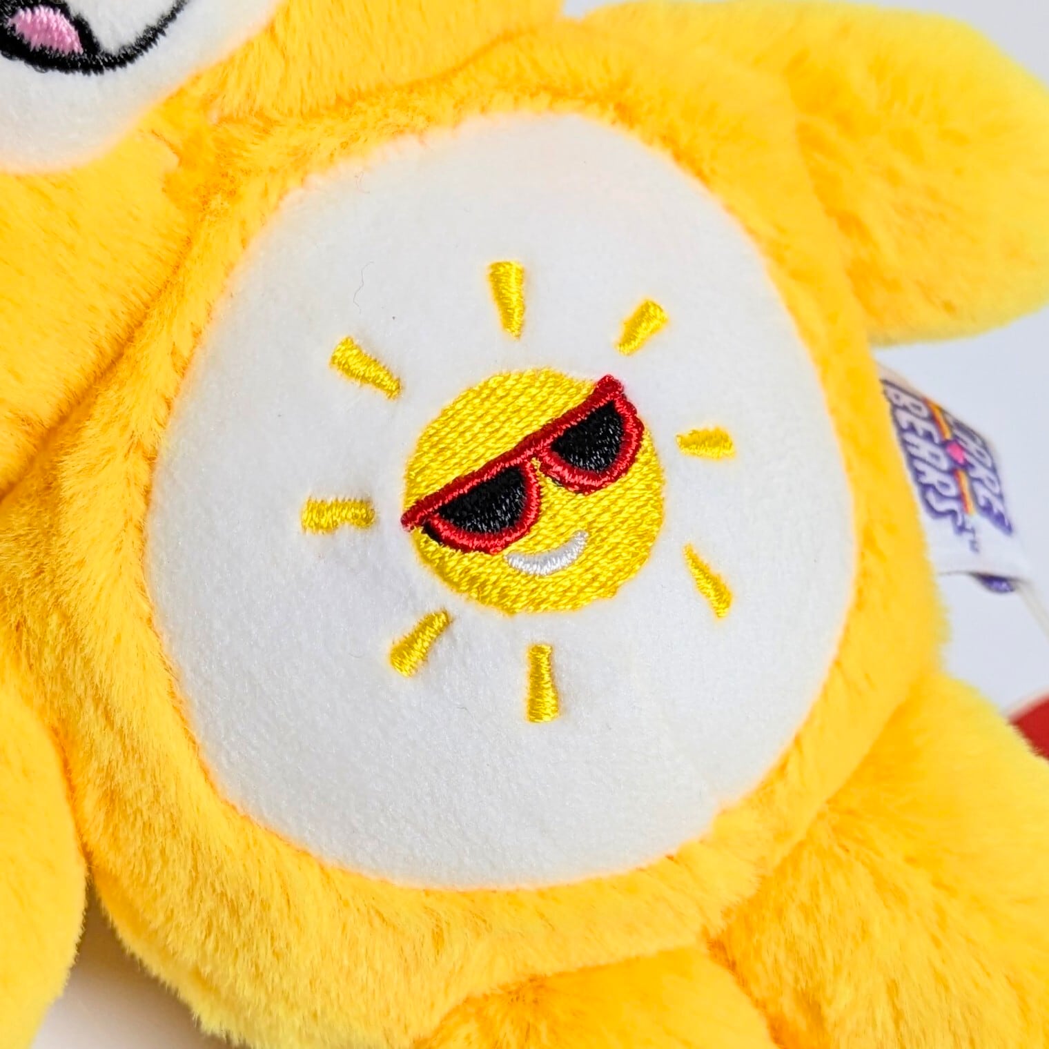 【 Care Bears（ケアベア）】 『 Funshine Bear ファンシャインベア 』ぬいぐるみキーホルダー / plush keyholder〚アメリカン雑貨 アメトイ〛