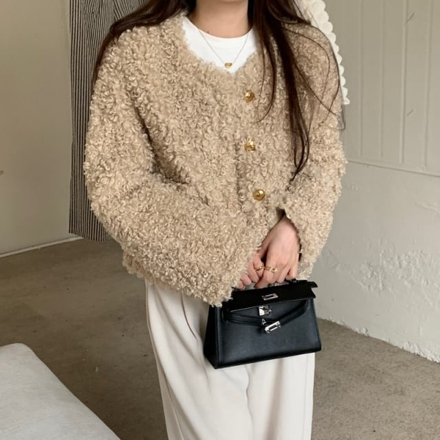 ベージュ ショートジャケット 長袖 アウター シャツ 長袖 ショート丈 スタイルアップ ショートな丈感が