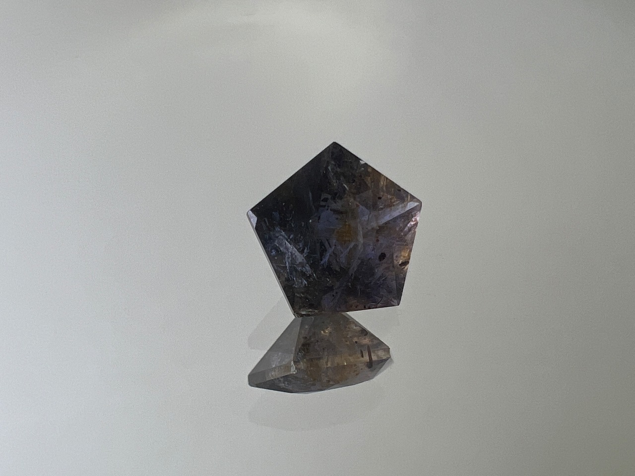 アイオライトサンストーン  1.7ct　[C13‐733]