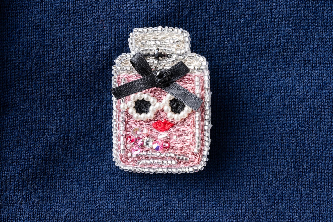Immana Paris オートクチュールビーズ刺繍のブローチ パルファン Immana Paris オートクチュールビーズ刺繍のブローチ パルファン