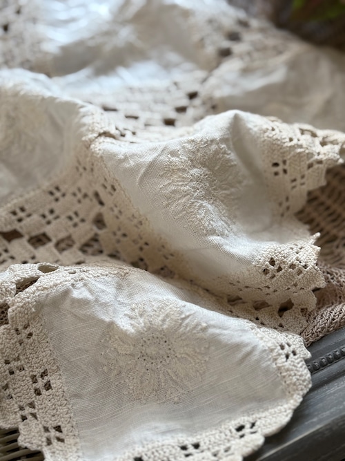 フランスVintage ヴィンテージ ドイリー  スクエア型 刺繍 エクリュ  敷物 インテリア ハンドメイド素材 額装