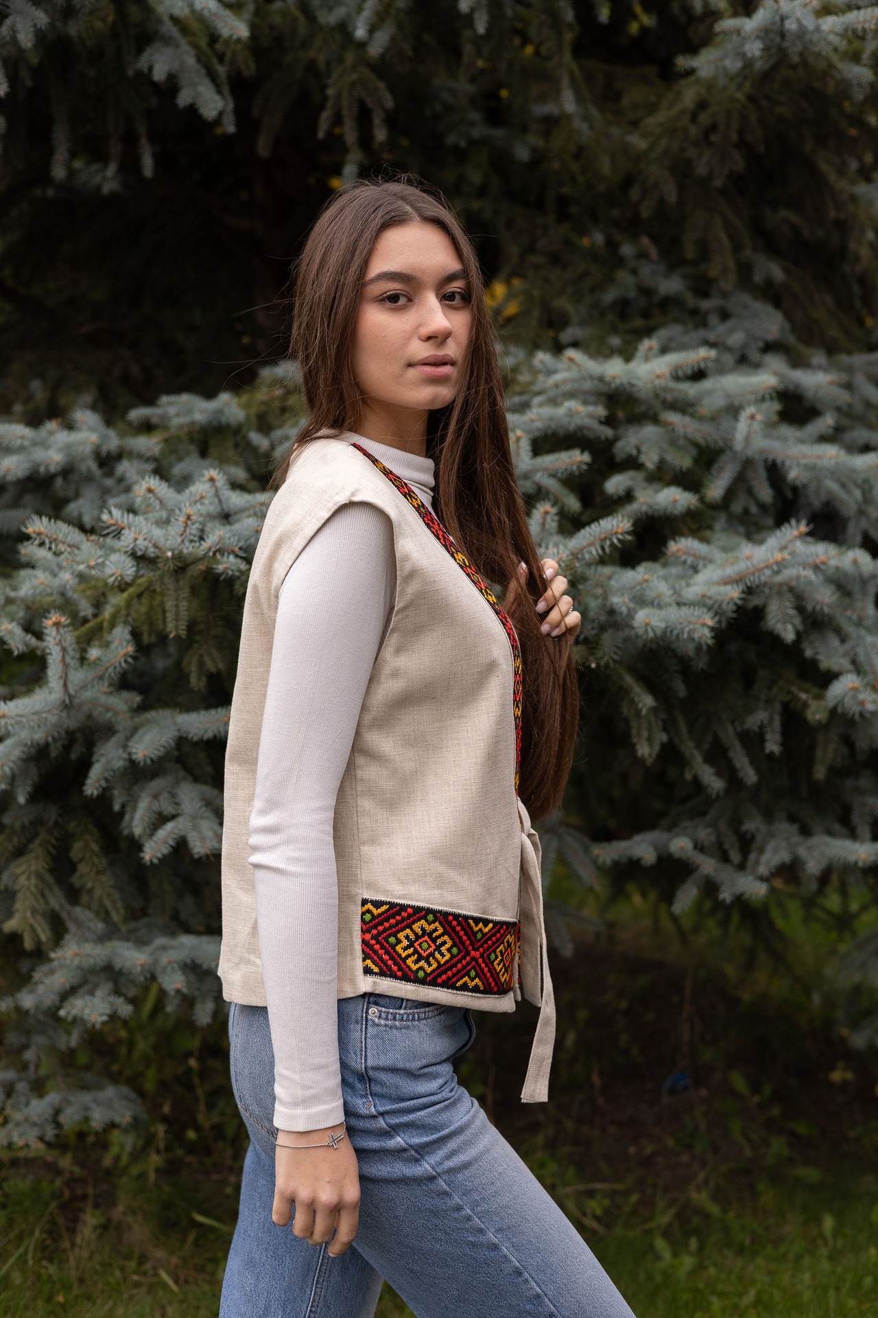 ウクライナ刺繍ヴィシヴァンカベスト 平行縫い　手刺繍　ブラウス　麻　レディース・フリーサイズ - 16