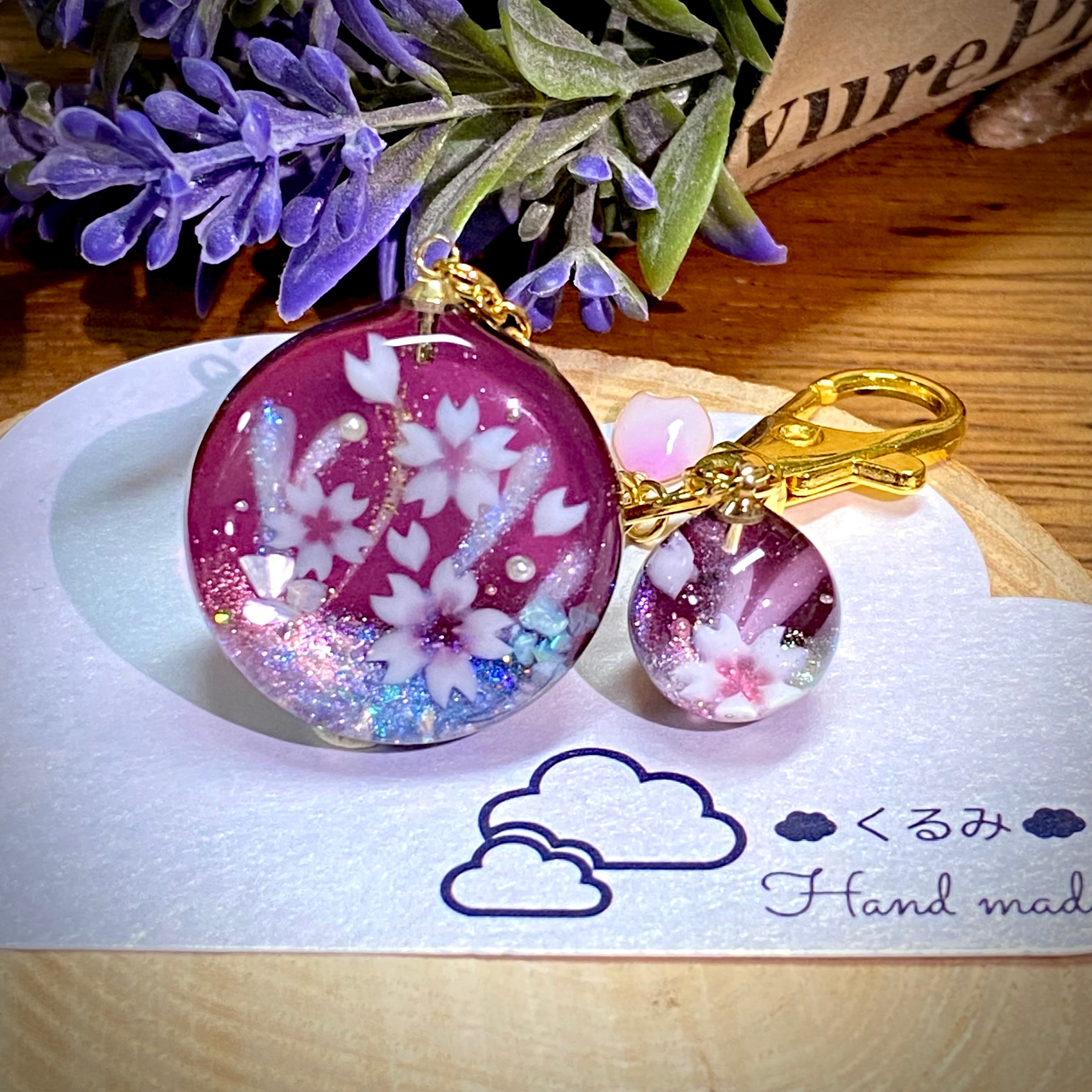 バックチャーム 桜丸プレート 小さい球体の桜 レッド