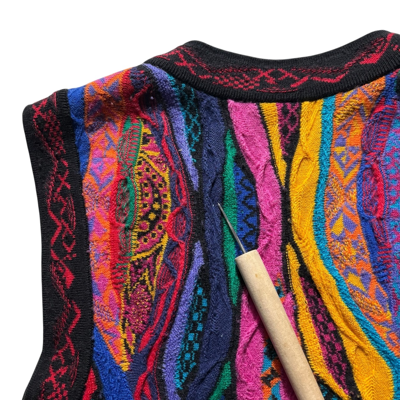 COOGI 3D knit vest