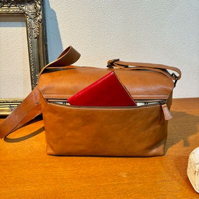 B.stuff 被せ+ファスナーショルダー