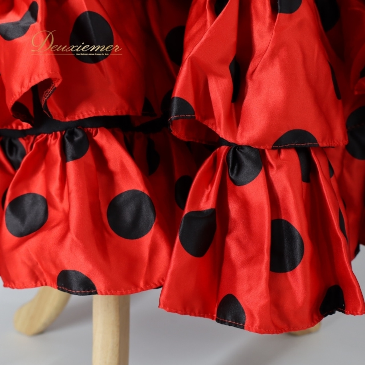 フラメンコ 衣装 ファルダ スカート ブラック系 ボランテ フリル 水玉 ドット柄 黒 赤 ボリューム ダンス衣装 ステージ イベント 練習 レッスン 華やか かわいい レッド系
