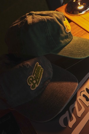 MOCO LOGO Relaxed 5 Panel Vintage Cap [BLACK]