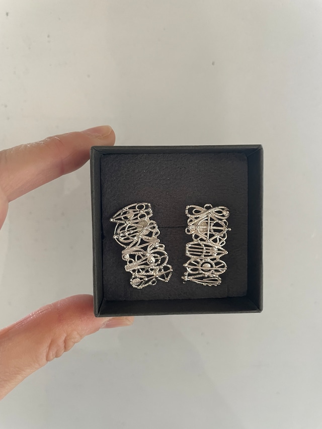 chiiiiiiico   蕾中ピアス