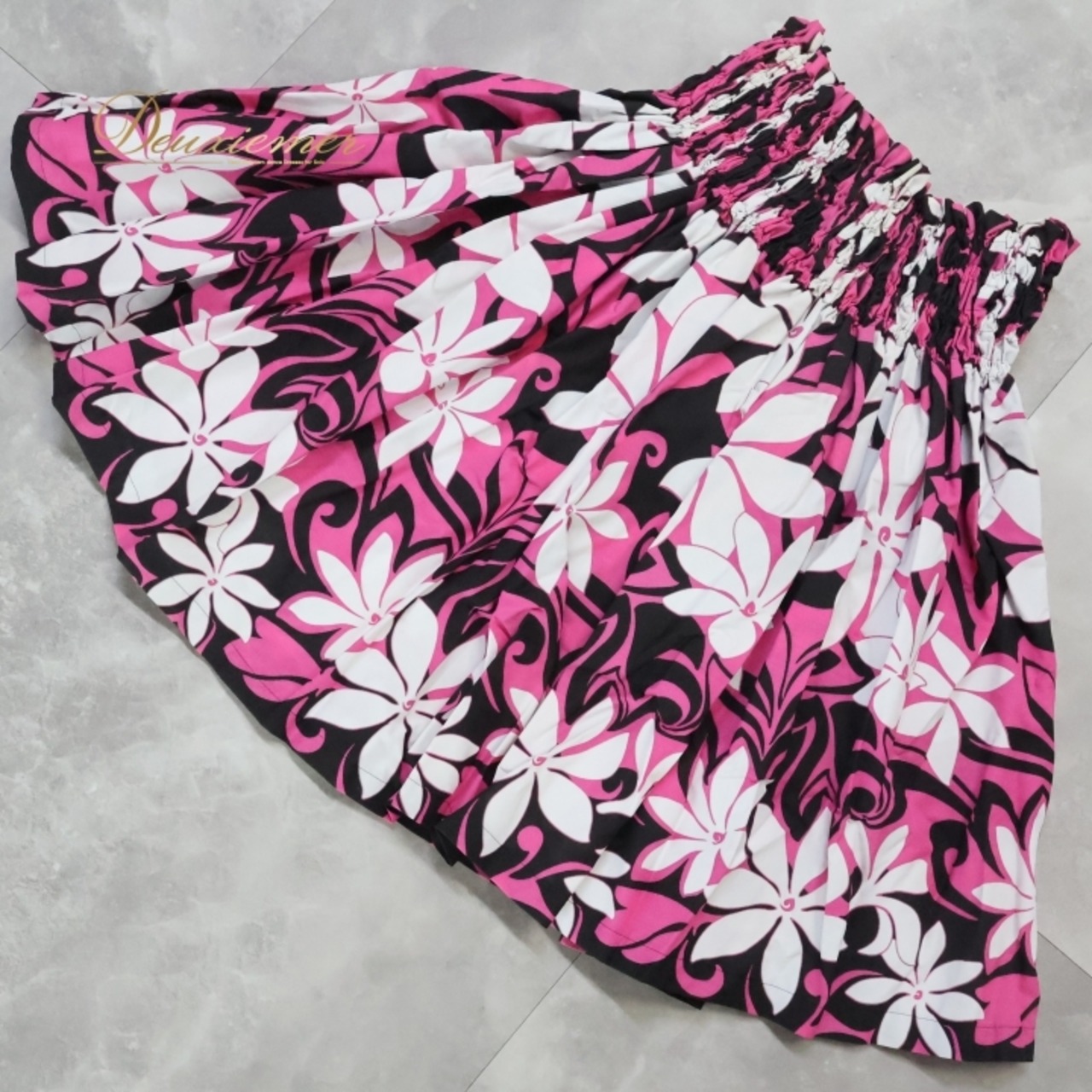 フラダンス 衣装 パウスカート ピンク系 シングル ティアレ柄 ブラック系 ホワイト系 かわいい 華やか 鮮やか 明るい カラフル 白 黒 ハワイアン アロハ ハワイアンプリント フラ ダンス レッスン 練習 大きな花柄 おしゃれ 可愛い エレガント