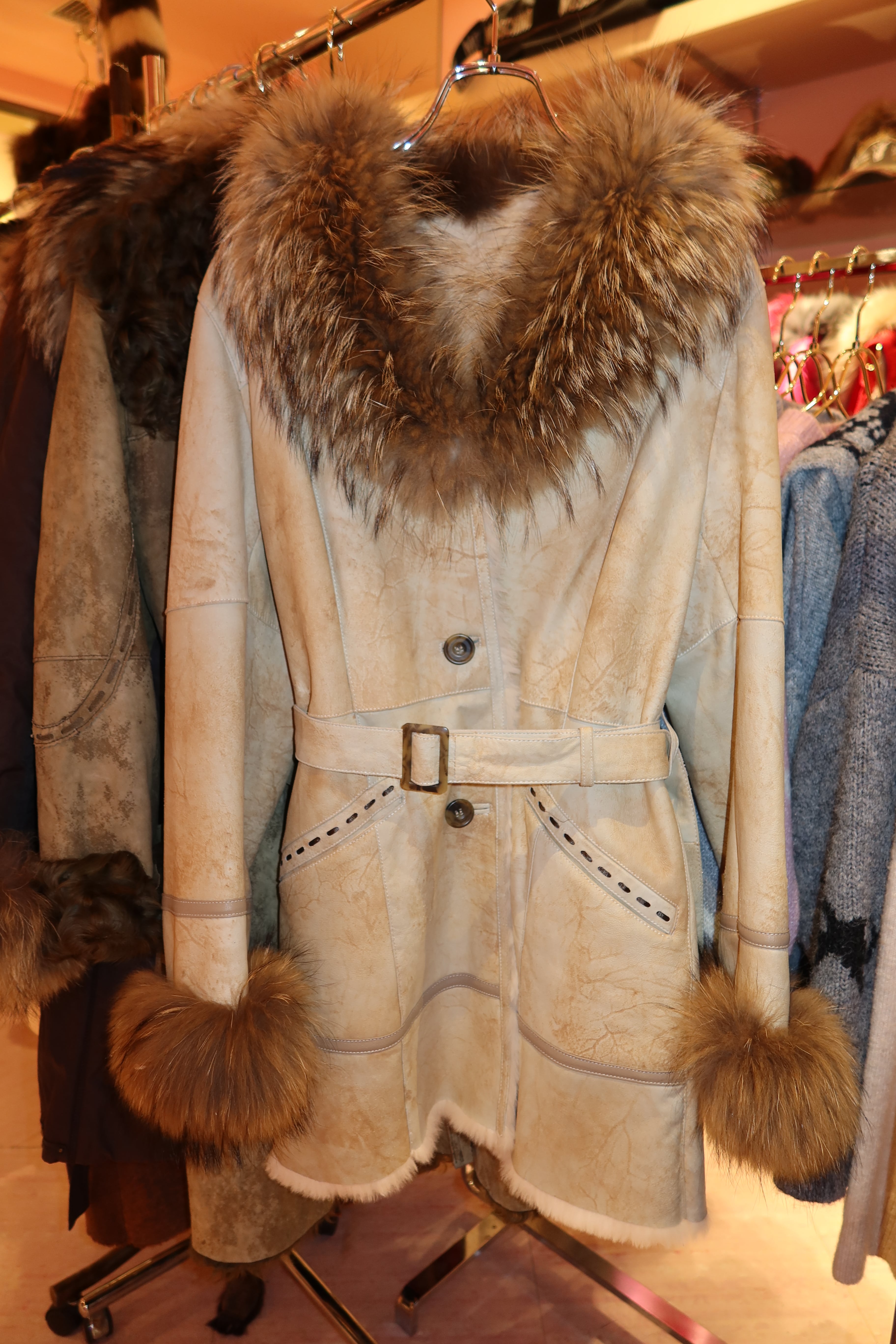 FUR | TSUKI BOUTIQUE
