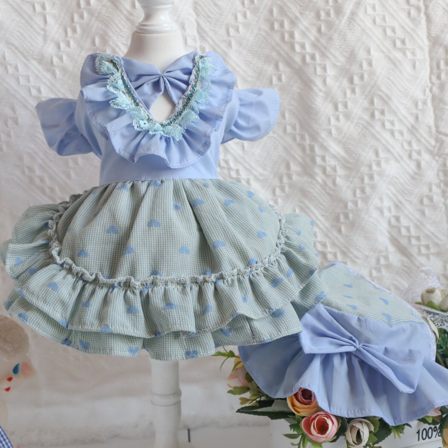 可愛いけれどどこか上品なブルーワンピース