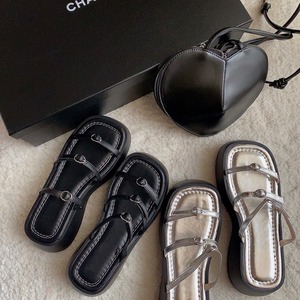 Strap sandal / silver, black (8月上旬頃発送予定)