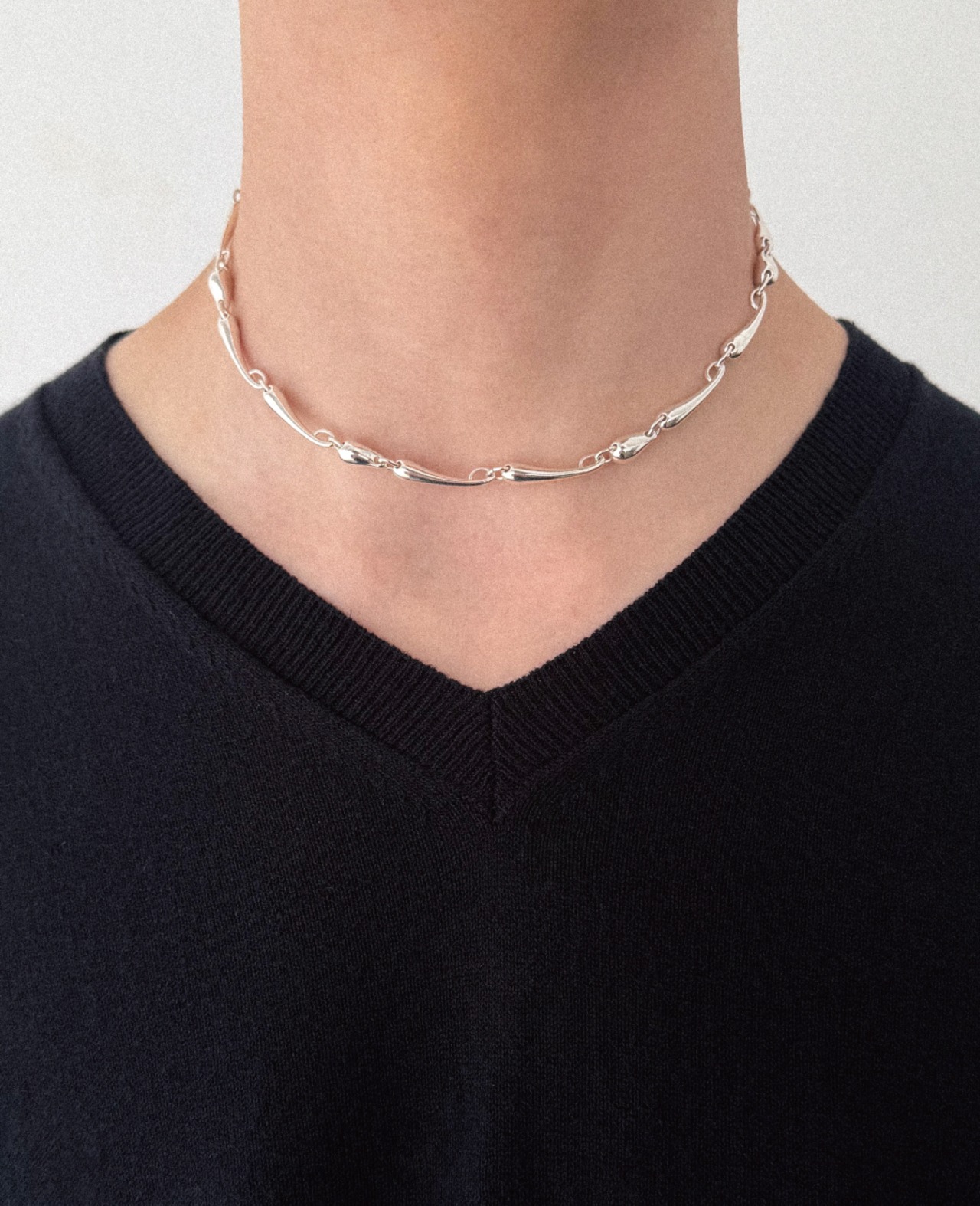 H Drop Necklace “Veiné”