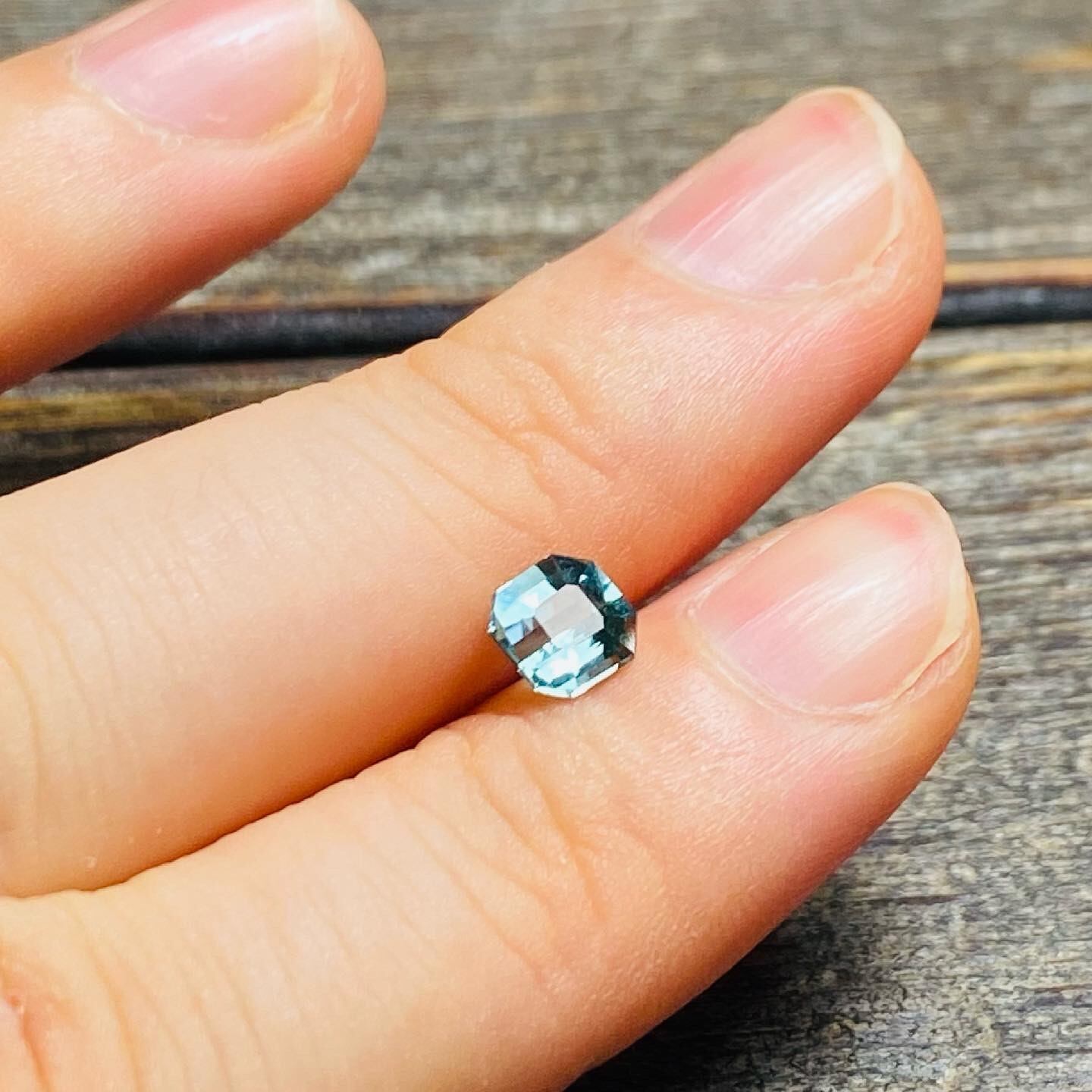 清流カラーのブルートルマリン