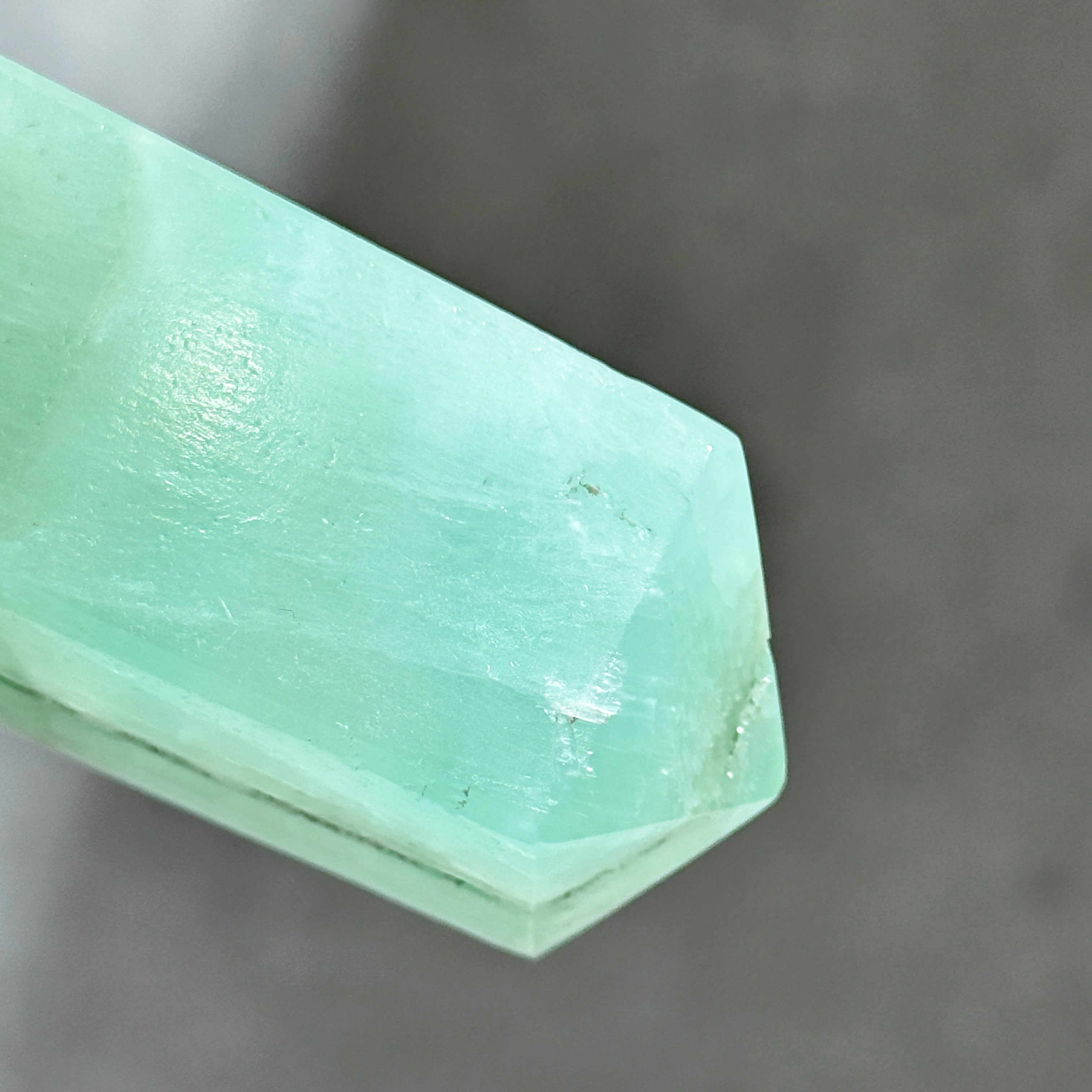 ピスタチオカルサイト タワー31◇ Pistachio Calcite ◇天然石・鉱物