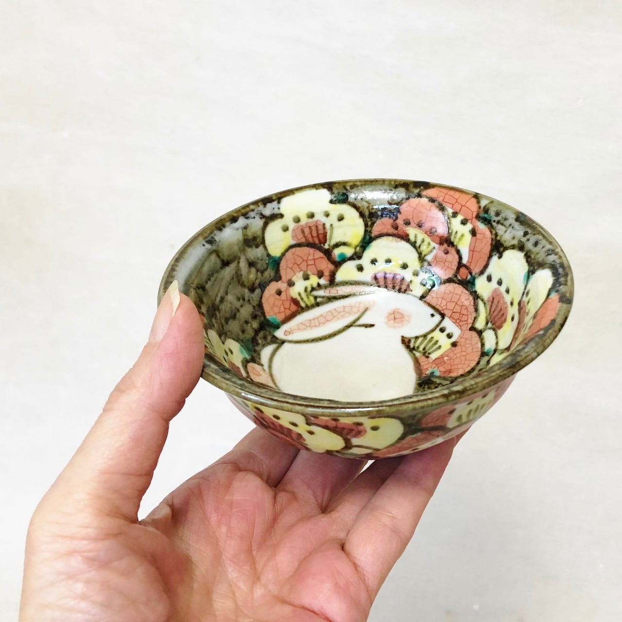 赫三郎窯　京焼　色絵 花うさぎ 茶碗 赫三郎窯＞色絵 花うさぎ 茶碗 | UTSUWAYA かねみん