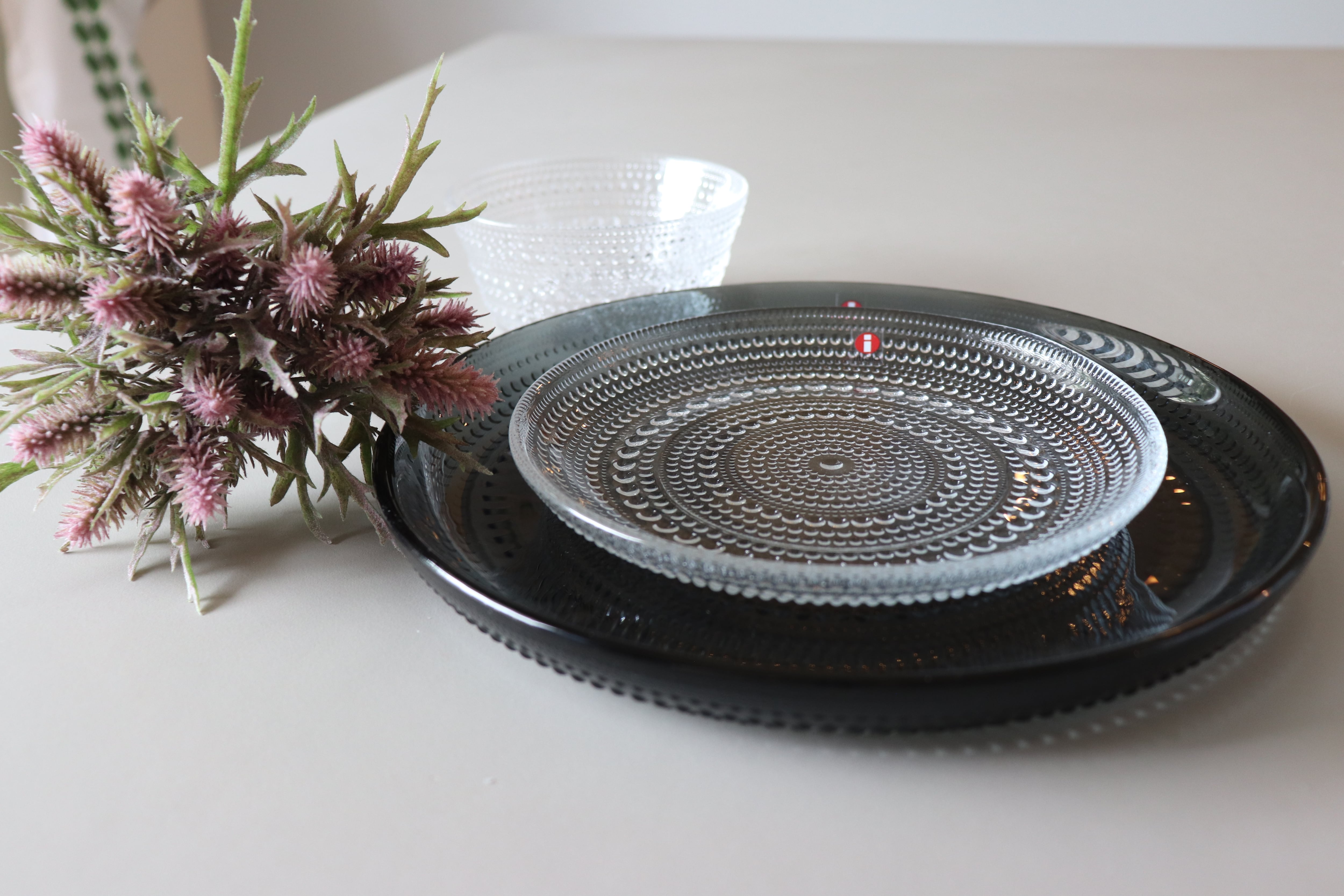 イッタラ カステヘルミ プレート 24.8㎝ ダークグレー | Linnel Home