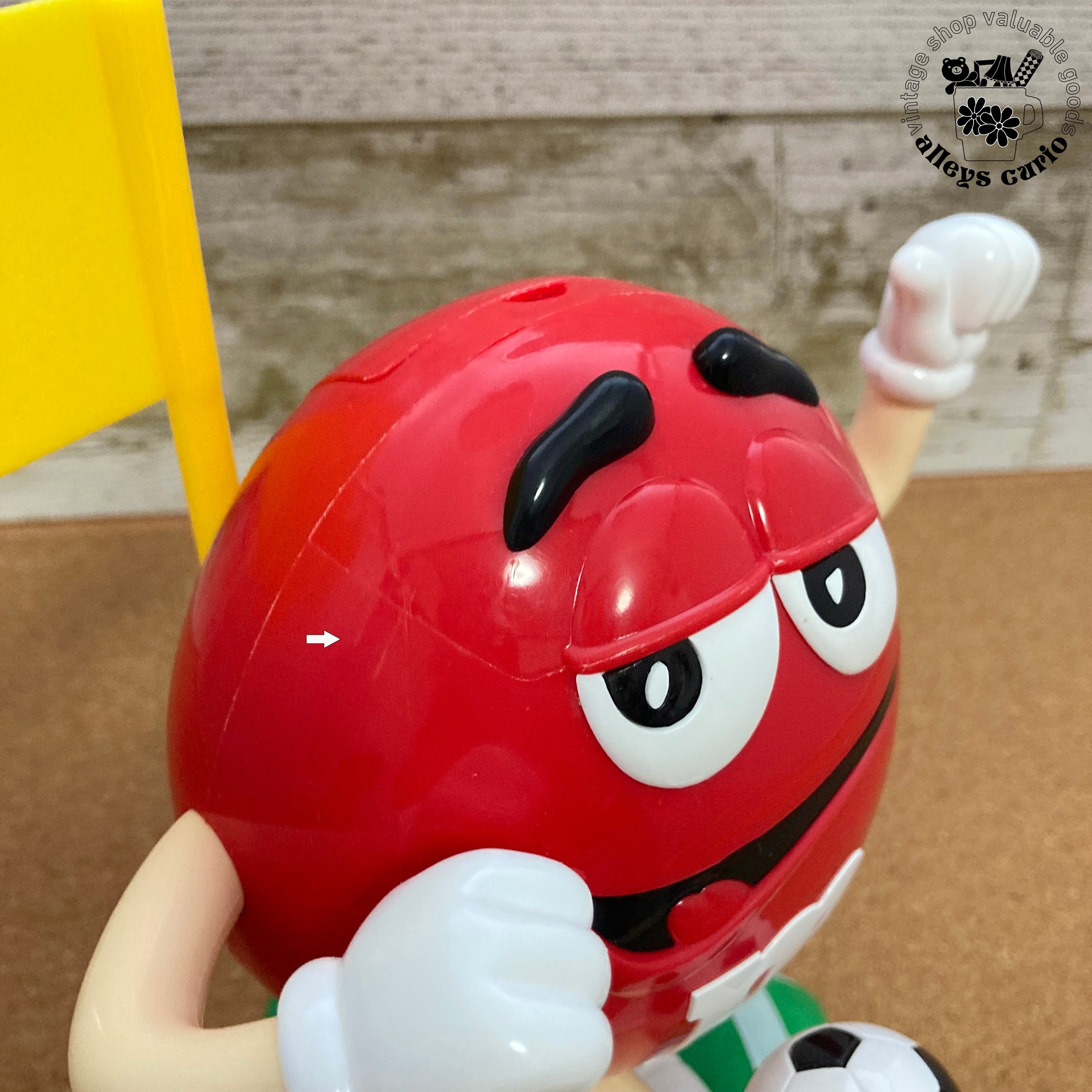 m&m's サッカーレッド ディスペンサー | alleys curio【ｱﾚｲｽﾞｷｭﾘｵ