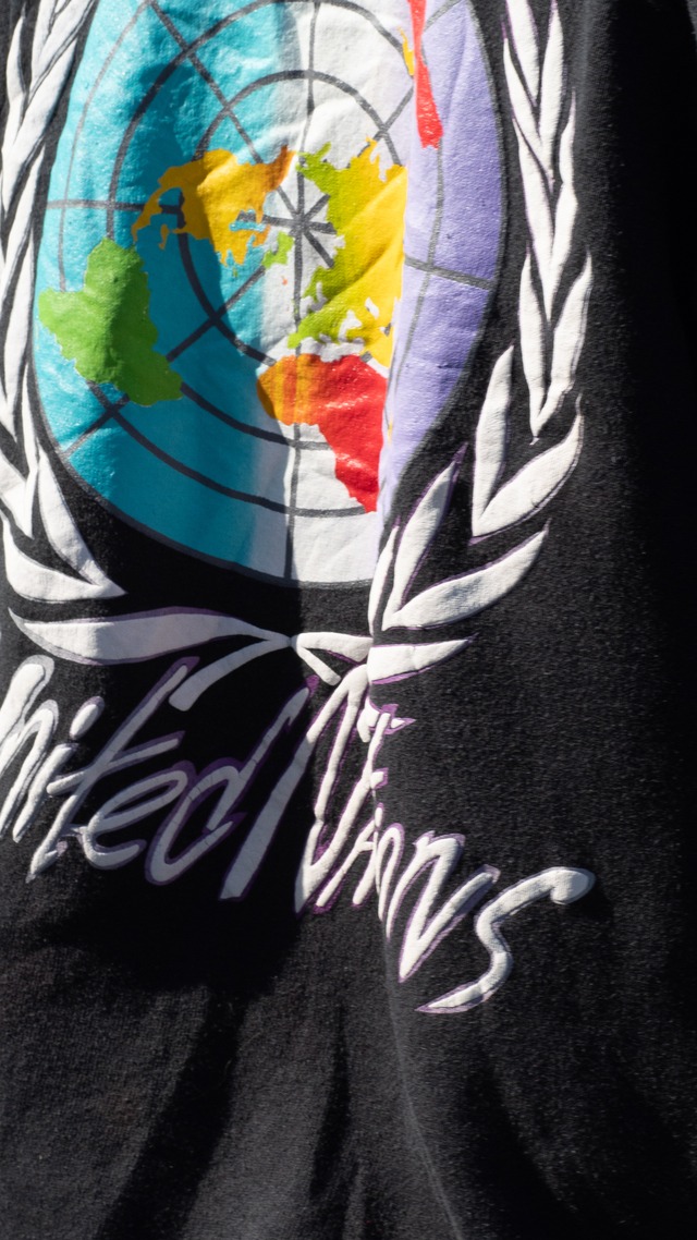 "UNITED NATIONS" '90s vintage Crew neck sweat