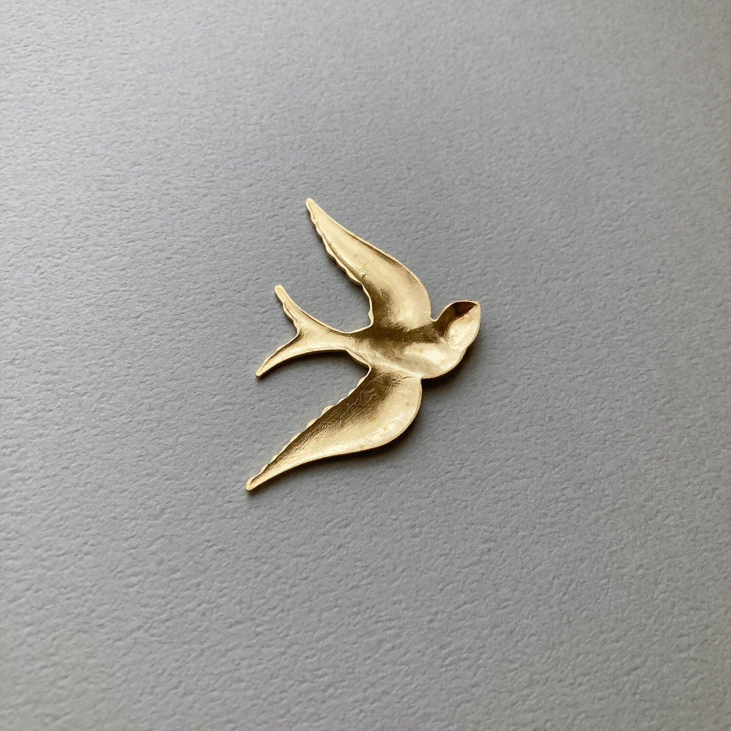 再入荷〉USA真鍮 羽ばたく鳥のパーツ | Dua-アクセサリーパーツショップ