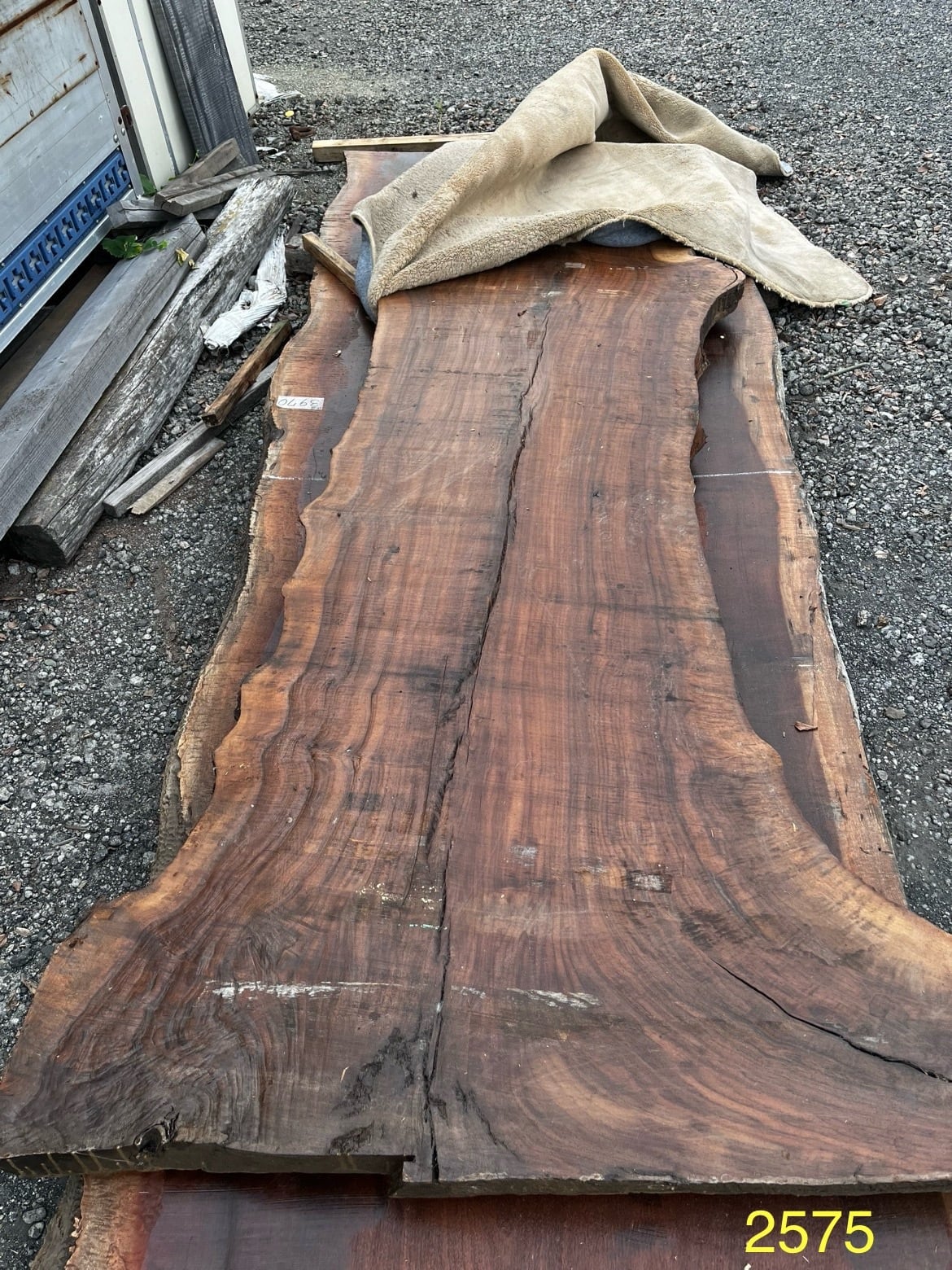 クラロウォールナット_2400×1300_900×70_原板 G2575