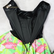 フラダンス 衣装 ワンピース ドレス パンドール ブラック系 グリーン系 Paondor ベロア生地 ノースリーブ 花柄 葉っぱ柄 異素材 かわいい 華やか 鮮やか 明るい ハワイアン アロハ ハワイアンプリント フラ ダンス レッスン 練習