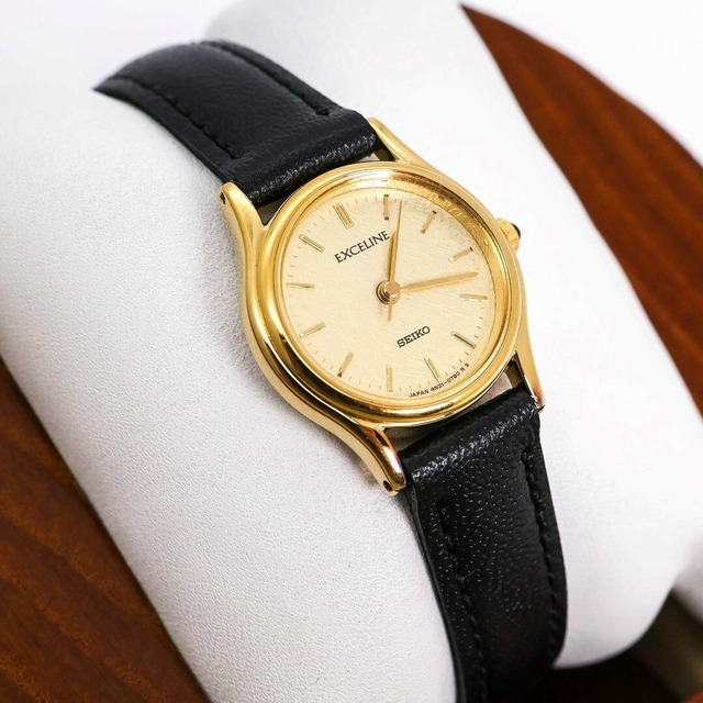 稼働 CITIZEN EXCEED ふさぐ 腕時計 シルバー エレガント 華奢 1313 