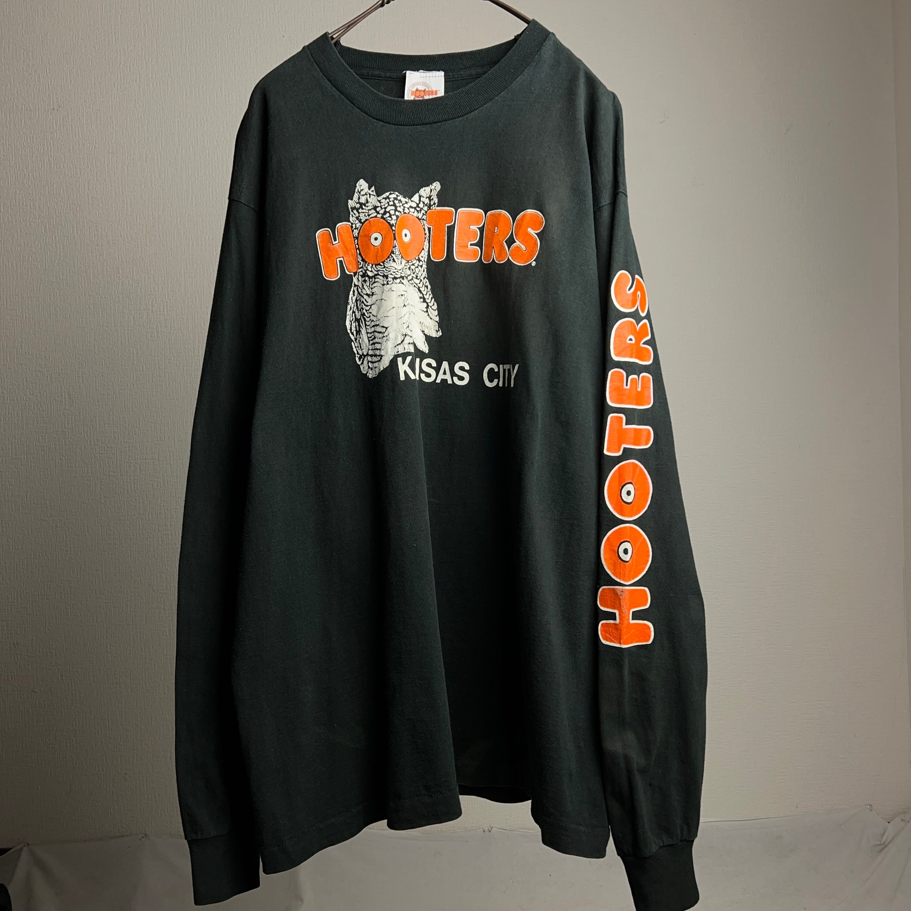 90's HOOTERS L/S T-shirt Black USA製 SIZE XL 90年代 フーターズ ロンT バックプリント 袖プリント  ロングスリーブTシャツ 黒 アメリカ製【1000A1153】【送料無料】