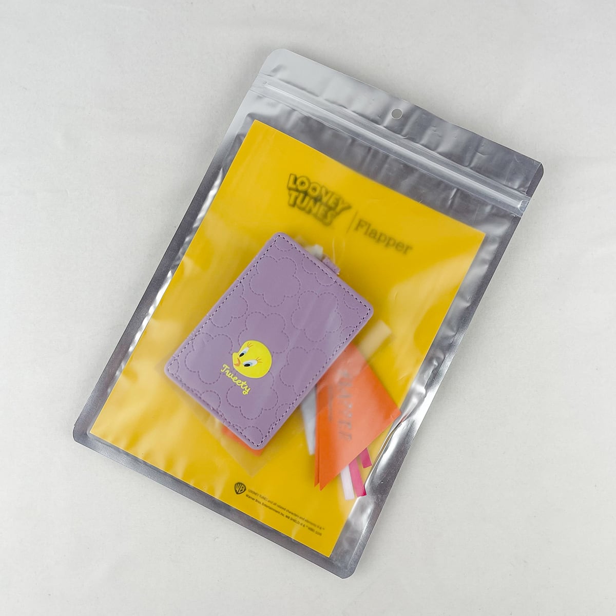 papas パパス 4点　tweety F248102-83_LOONEY TUNES×Flapper Tweetyお花型押しパスケース