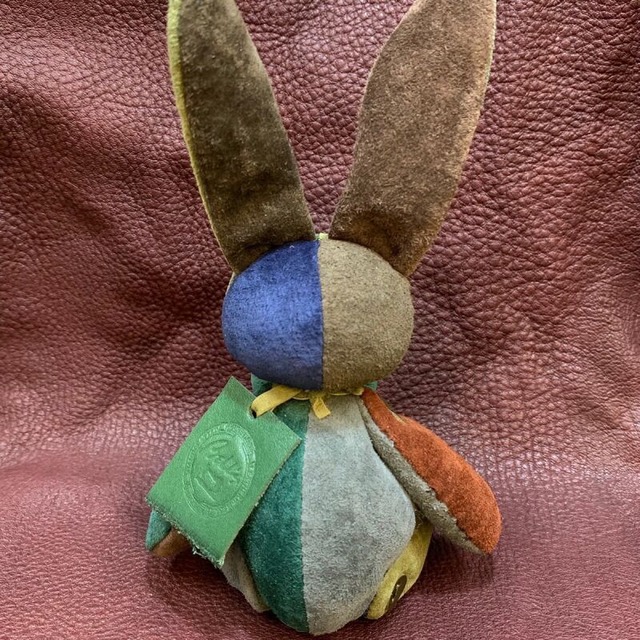 ピッグスウェードベルラビ★端革を使ってアップサイクル「ベルズラビット」写真の1点販売です　落ち着いたカラフル系